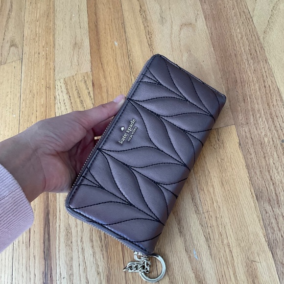 Kate Spade Briar Lane Quilted Neda wallet Metallic - Picture 9 of 11
